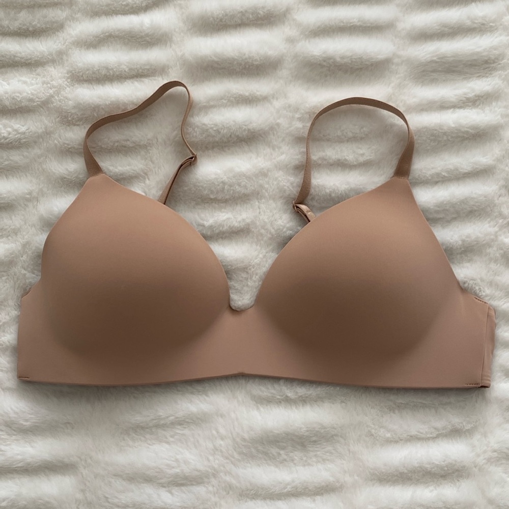 Victoria’s Secret t-shirt lightly lined wireless bra 32DD